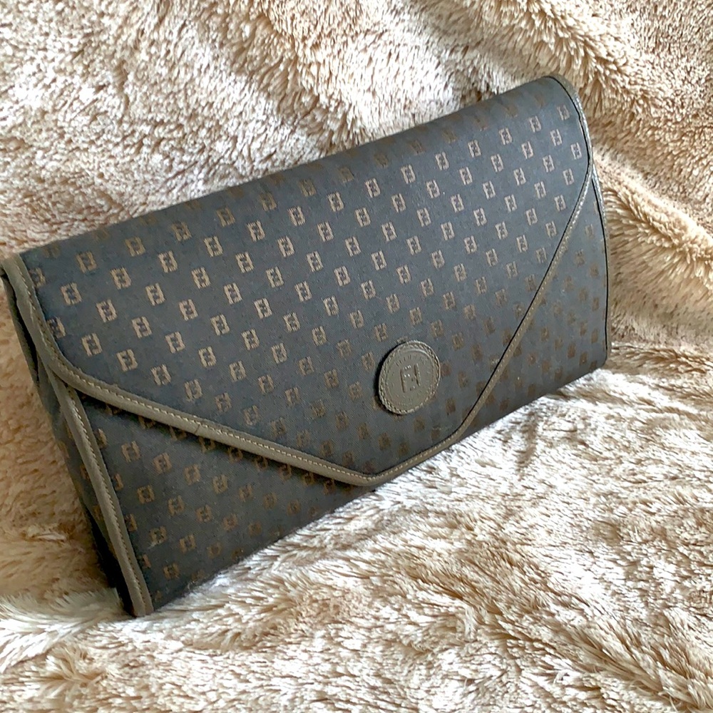 Fendi Clutch tan/taupe color